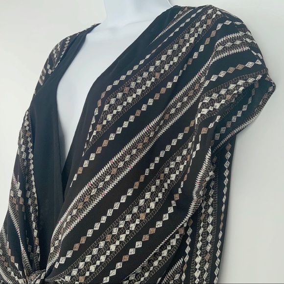 Hayden Los Angles Cap Sleeve Tie Front Top - Picture 6 of 14